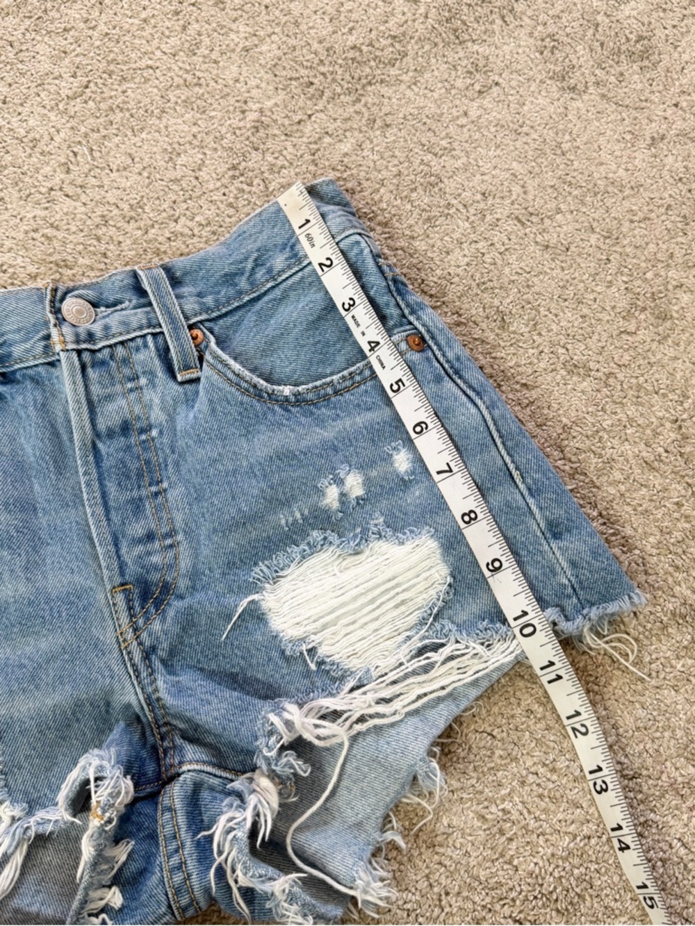 Levi’s Women’s 501 Original Fit High Rise Jean Short Distressed in Med Wash 24 - Picture 9 of 11